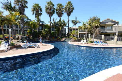 Cypress Drive Apartment - Redcliffe Tourism 1
