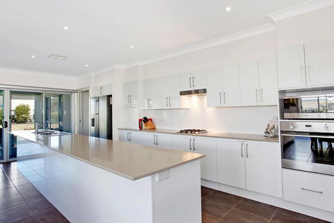 Cypress Point Lodge - Redcliffe Tourism 3