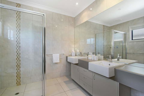 Cypress Townhouse 11 - Redcliffe Tourism 2