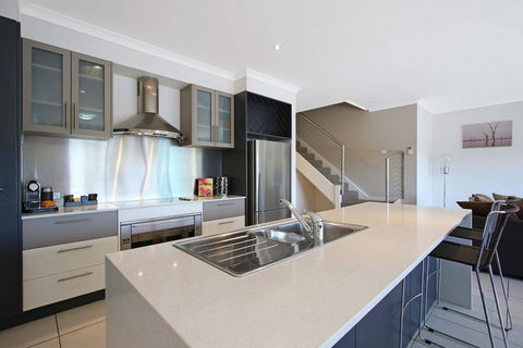 Cypress Townhouse 11 - Redcliffe Tourism 1