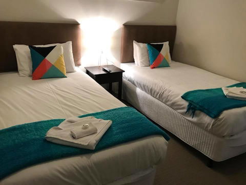 Cypress Water Front Apartments - Redcliffe Tourism 2