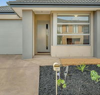 Daisy Villa - close to Mel Airport  Hume Highway -Comfort - Redcliffe Tourism