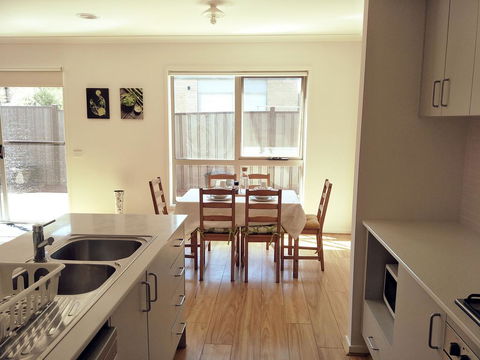 Daisy Villa - Close To Mel Airport & Hume Highway -Comfort - Redcliffe Tourism 3