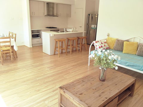 Daisy Villa - Close To Mel Airport & Hume Highway -Comfort - Redcliffe Tourism 1