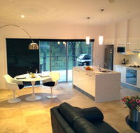 Deja Vu Estate - Redcliffe Tourism