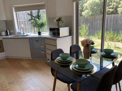 Delicate And Peaceful Bundoora Townhouse 11-R2 - Redcliffe Tourism 2