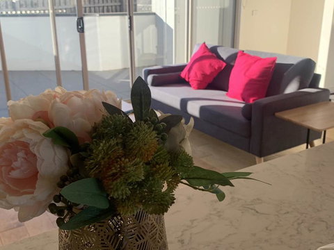 Delicate And Peaceful Bundoora Townhouse 12-R3 - Redcliffe Tourism 1