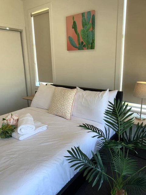 Delicate And Peaceful Bundoora Townhouse 12-R3 - Redcliffe Tourism 3