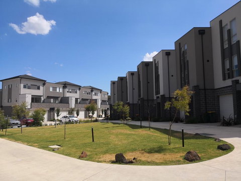 Delicate And Peaceful Bundoora Townhouse 20-R2 - Redcliffe Tourism 3