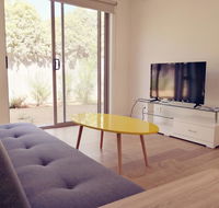 Delicate and Peaceful Bundoora Townhouse 20-R4 - Redcliffe Tourism