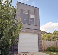 Delicate and Peaceful Bundoora Townhouse 7-R4 - Redcliffe Tourism