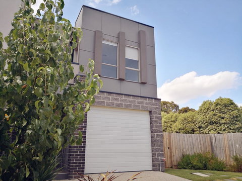 Delicate And Peaceful Bundoora Townhouse 7-R4 - Redcliffe Tourism 0