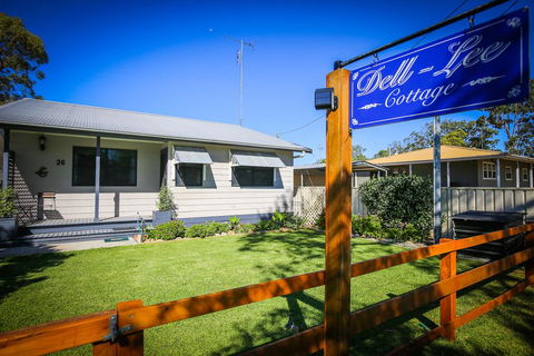 Dell-Lee Cottage - Redcliffe Tourism 1