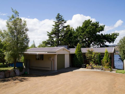 Derwent Hideaway - Redcliffe Tourism 1