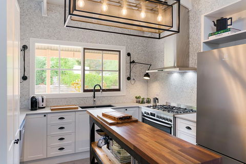 Designer Town Villa - Redcliffe Tourism 1