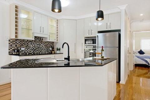 Dolphin Cove - Apt 5 - Redcliffe Tourism 3