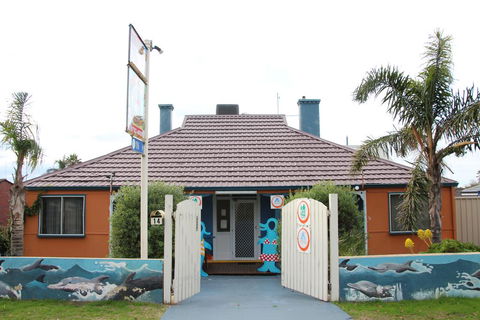 Dolphin Retreat Bunbury YHA - Redcliffe Tourism 0