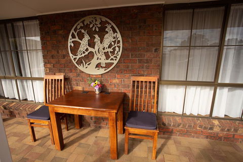 Donald Motor Lodge - Redcliffe Tourism 1