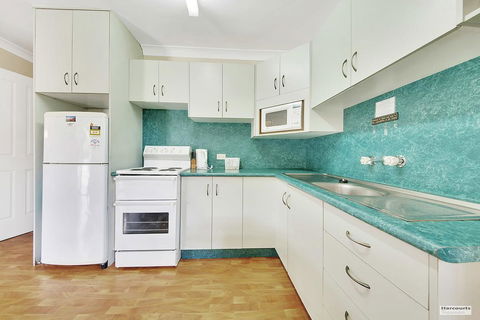 Driftwood On The Beach - Redcliffe Tourism 2