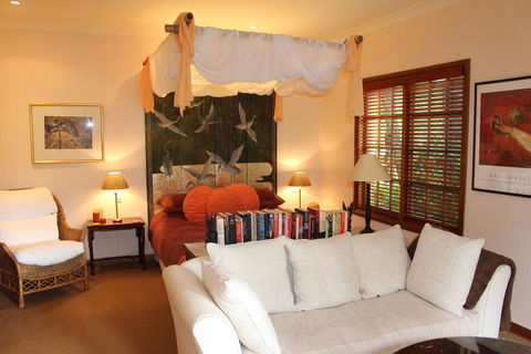 Dukis House - Redcliffe Tourism 1