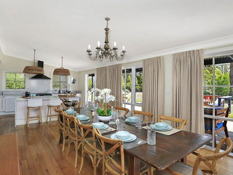 Duncraig House - Open Fireplace, Spa, Pet Friendly - Redcliffe Tourism 2