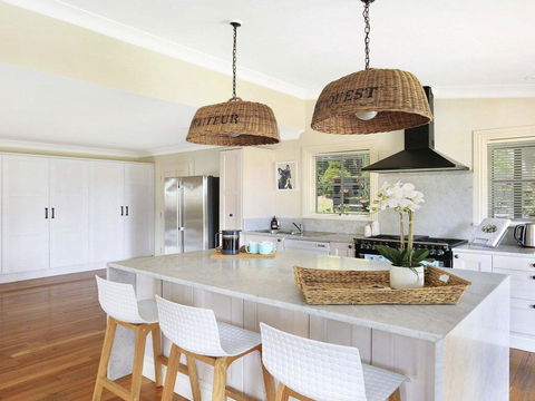 Duncraig House - Open Fireplace, Spa, Pet Friendly - Redcliffe Tourism 3