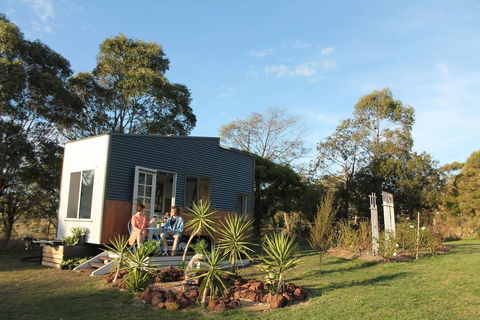 Dyl & Lil's Tiny House On Wheels - Redcliffe Tourism 1