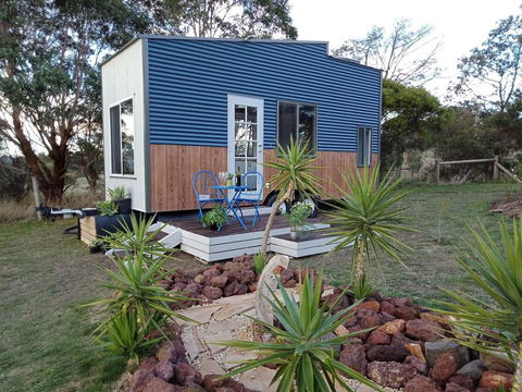 Dyl & Lil's Tiny House On Wheels - Redcliffe Tourism 0