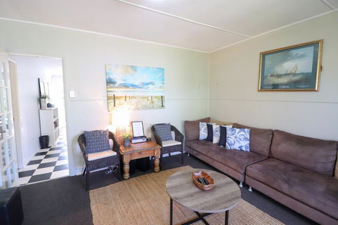 Echuca Bungalow - Redcliffe Tourism 1