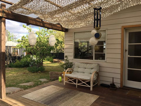 Eco-renovated Light-filled House On A Hill - Redcliffe Tourism 2