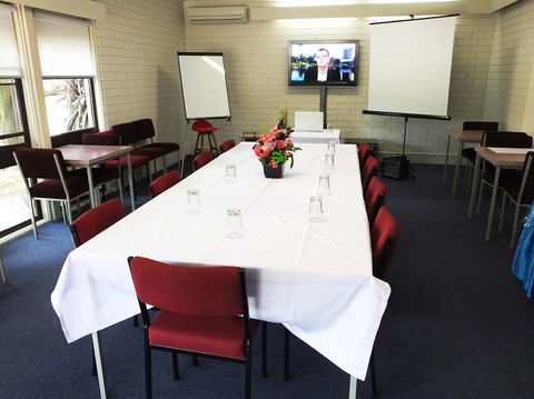 Edinburgh Motor Inn - Redcliffe Tourism 3
