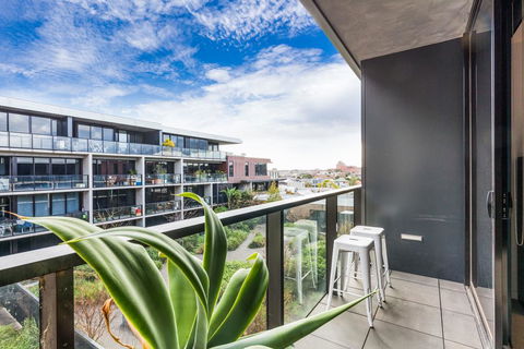 Elegant 1 Bed 1 Bath & Free Parking - Redcliffe Tourism 2