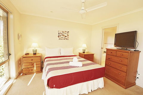 Ella Bleu - Redcliffe Tourism 1