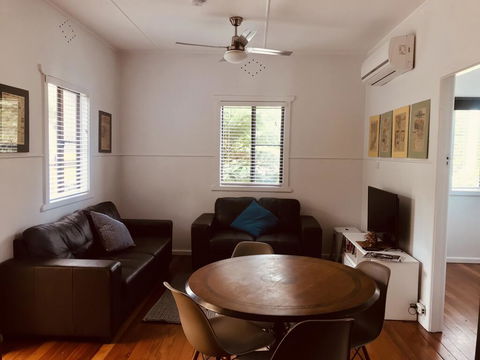 Ella May Holiday Flats - Redcliffe Tourism 2