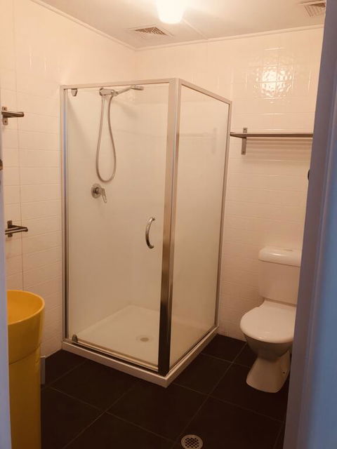 Ella May Holiday Flats - Redcliffe Tourism 3