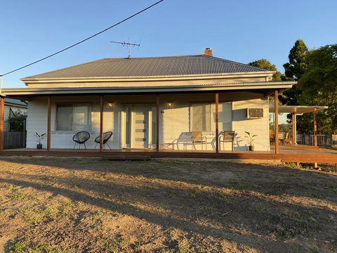 Ellalong Lagoon Home With A View - Redcliffe Tourism 1