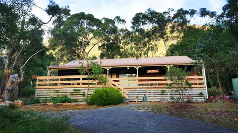 Ellimata Holiday Cottage - Redcliffe Tourism 0