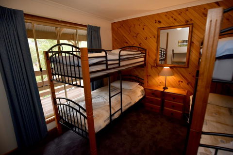 Ellimata Holiday Cottage - Redcliffe Tourism 3