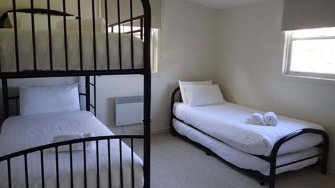 Elouera - Redcliffe Tourism 1