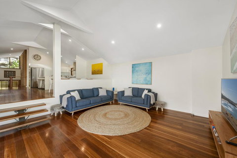 Emerald Seas Beach House - Redcliffe Tourism 1