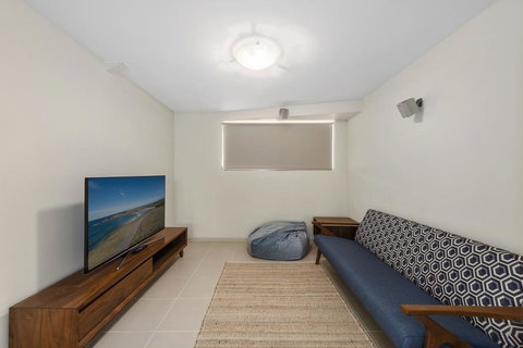 Emerald Seas Beach House - Redcliffe Tourism 2