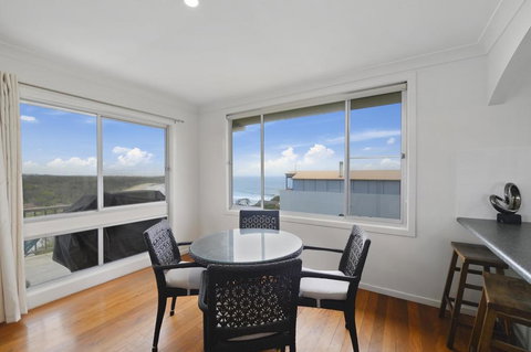 Emerald Views - Redcliffe Tourism 3