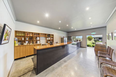 Emma's Cottage Vineyard - Redcliffe Tourism 1