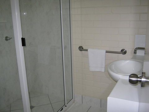 Emu Park Motel - Redcliffe Tourism 3