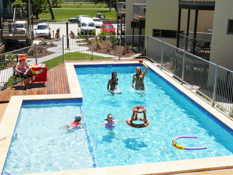 Emu's Beach Resort - Redcliffe Tourism 0