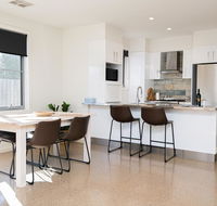 Endsleigh II - Cosy 2 Bedroom Villa Free Wifi Near CBD - Redcliffe Tourism