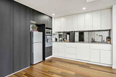 Executive City-centre Apartment With Parking - Redcliffe Tourism 2