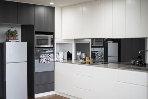 Executive City-centre Apartment With Parking - Redcliffe Tourism 1