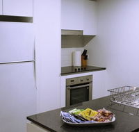 Executively Styled 2 Bed 2 Bath Perfect Location - Redcliffe Tourism