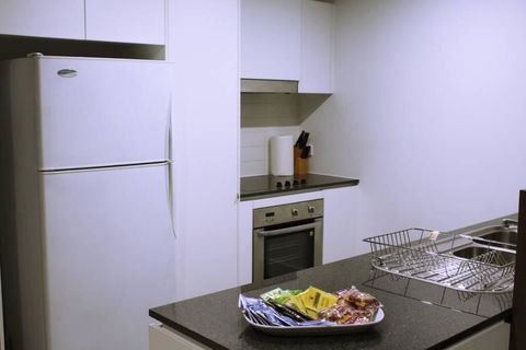 Executively Styled 2 Bed, 2 Bath, Perfect Location - Redcliffe Tourism 0